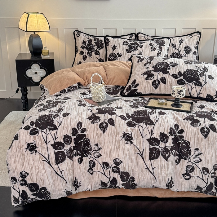 91家纺网 家纺一手货源 找家纺 赛丽雅 2025新款包边雕花烂花牛奶绒四件套 夜伴花香