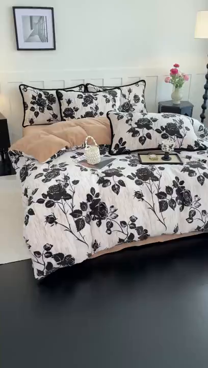 91家纺网 家纺一手货源 找家纺 赛丽雅 2025新款包边雕花烂花牛奶绒四件套 夜伴花香