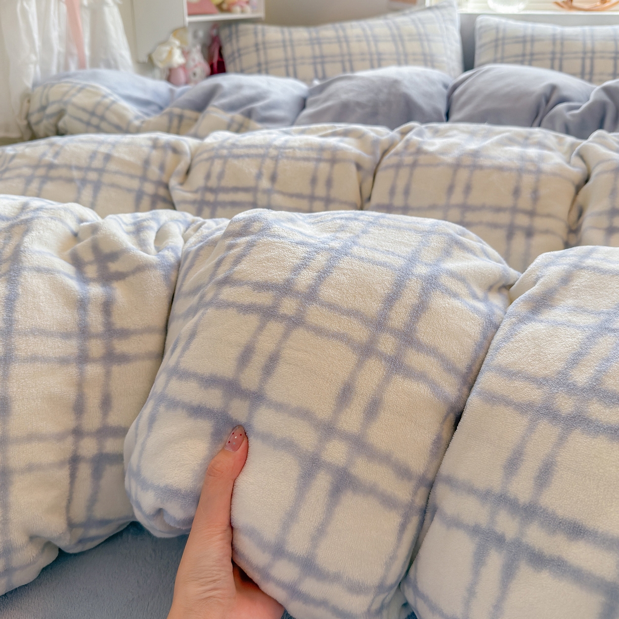 91家纺网 家纺一手货源 找家纺 罗亿家纺 2025新款ins小清新少女奶油卡通可爱加厚200克牛奶绒四件套【3.6公斤】（小红书推荐） 积木-蓝