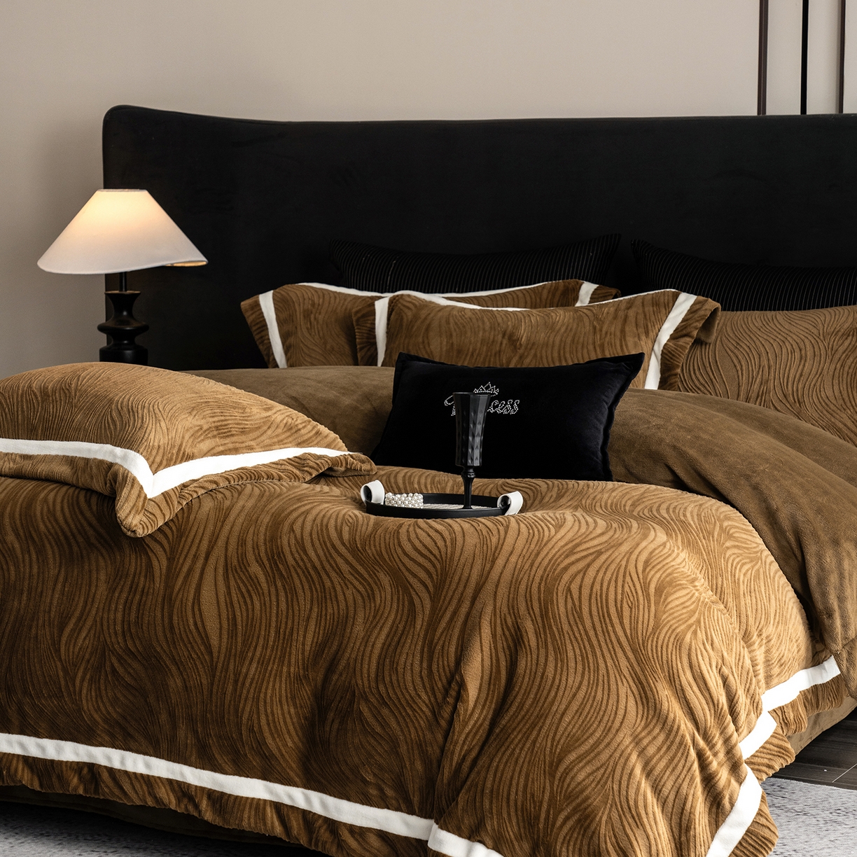 91家纺网 家纺一手货源 找家纺 （总）瑞雪家居 2025新款全消光雕花牛奶绒系列-波流