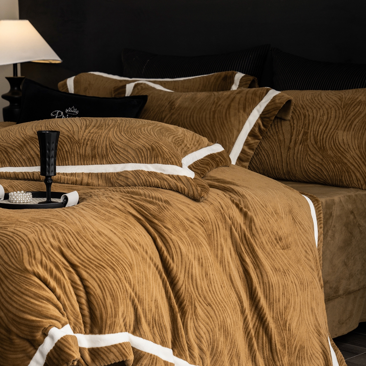 91家纺网 家纺一手货源 找家纺 （总）瑞雪家居 2025新款全消光雕花牛奶绒系列-波流