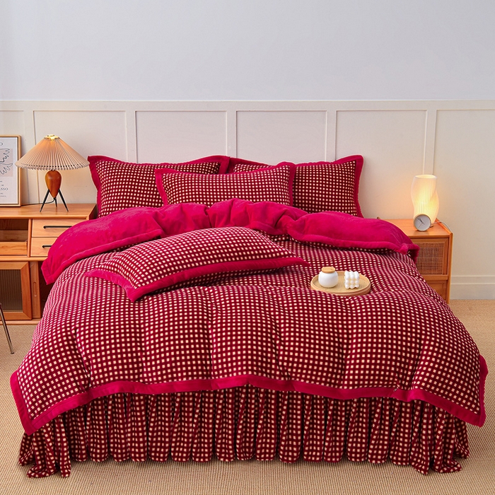 91家纺网 家纺一手货源 找家纺 茉保家纺 2024新款无印风款牛奶绒床盖四件套 红小格