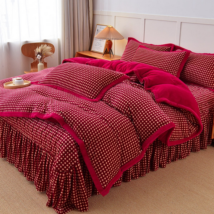 91家纺网 家纺一手货源 找家纺 茉保家纺 2024新款无印风款牛奶绒床盖四件套 红小格