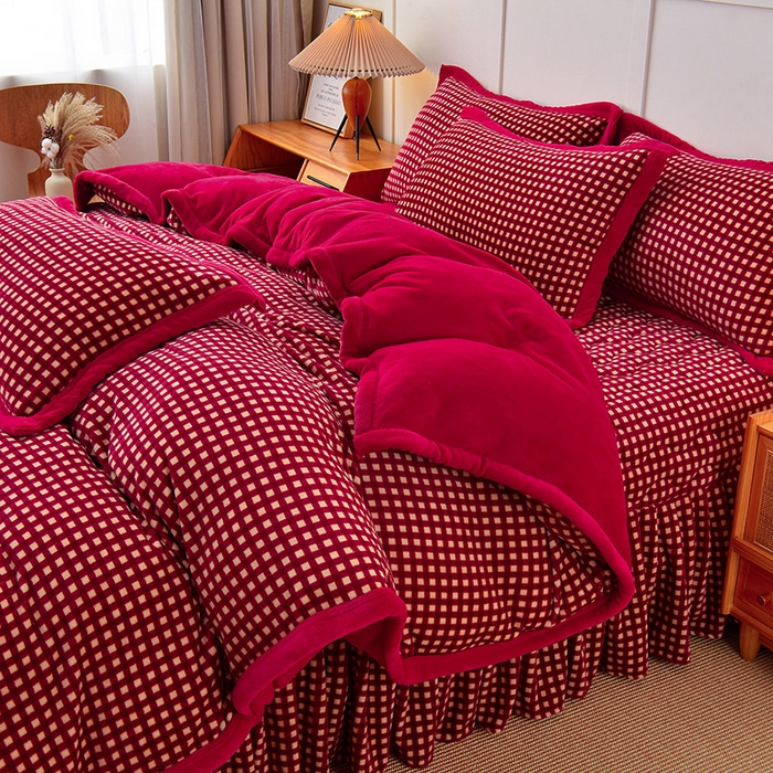 91家纺网 家纺一手货源 找家纺 茉保家纺 2024新款无印风款牛奶绒床盖四件套 红小格