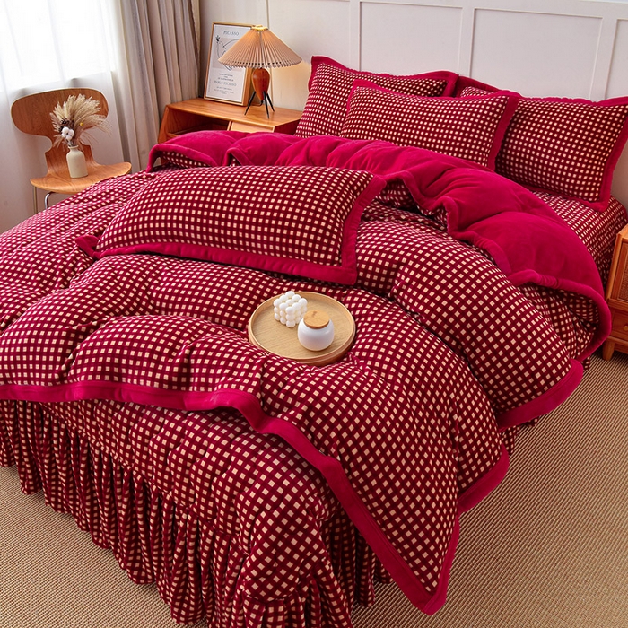 91家纺网 家纺一手货源 找家纺 茉保家纺 2024新款无印风款牛奶绒床盖四件套 红小格