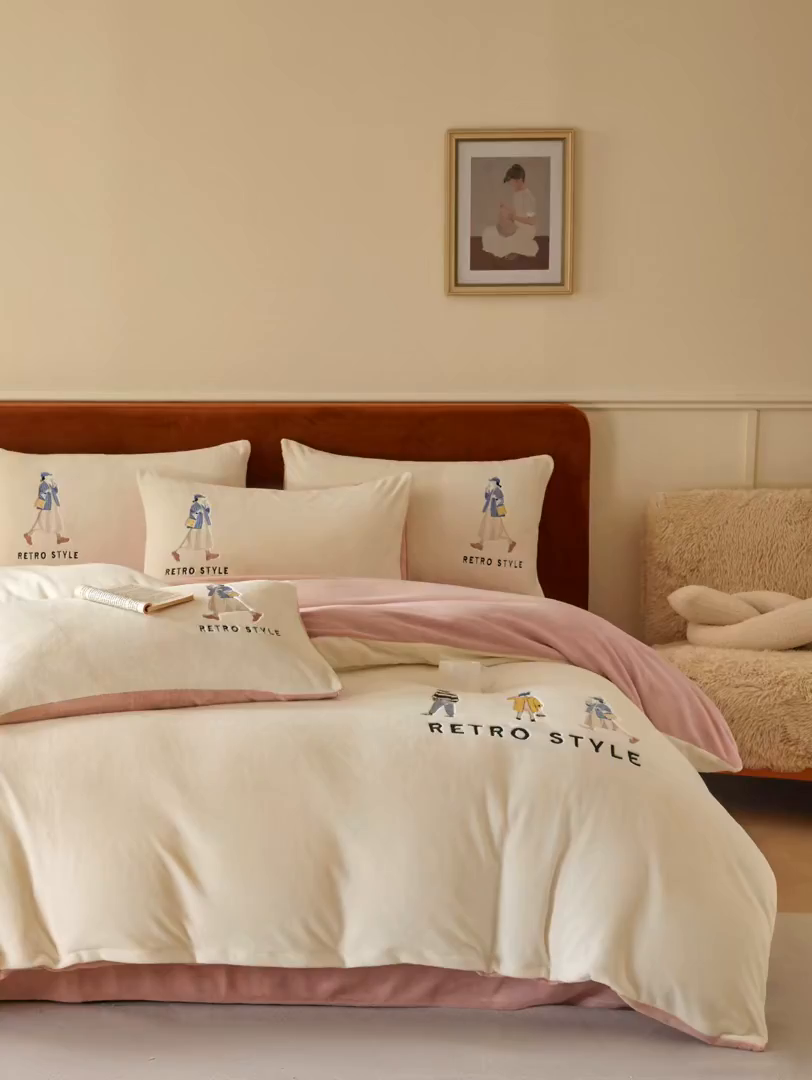 91家纺网 家纺一手货源 找家纺 ONE TWO ONE 121 新品【牛奶绒刺绣四件套】2025毛毯被子四件套单件床单被套床笠珊瑚绒牛奶绒冬被法兰绒兔毛绒 baby-橘粉