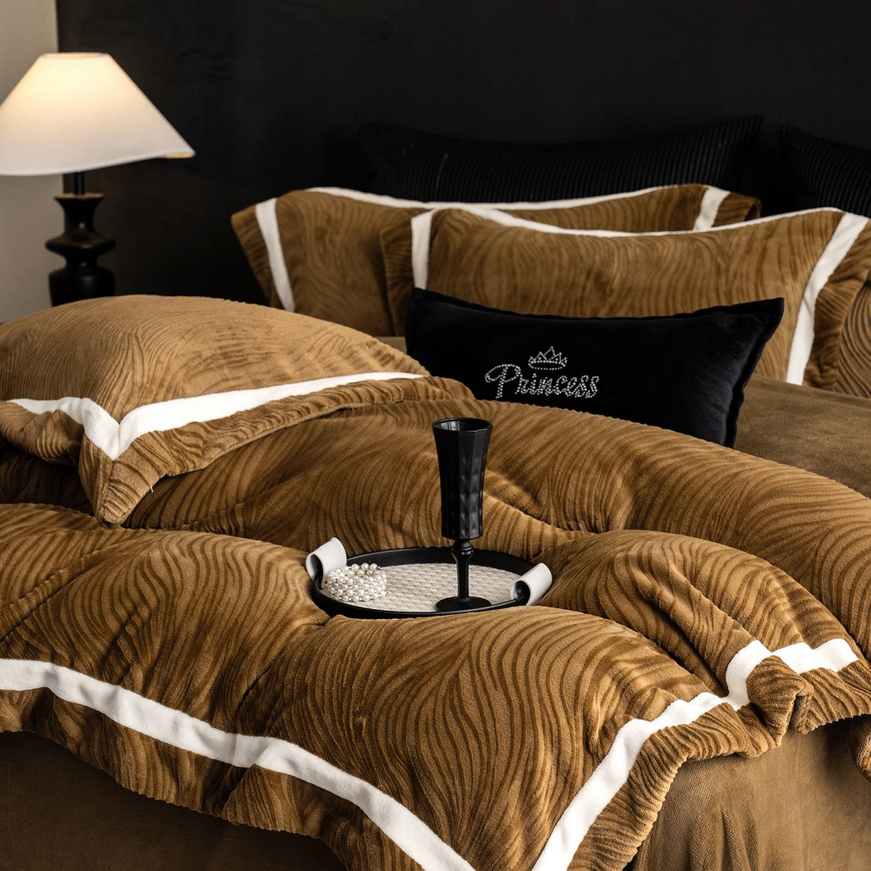 91家纺网 家纺一手货源 找家纺 （总）瑞雪家居 2025新款全消光雕花牛奶绒系列-波流