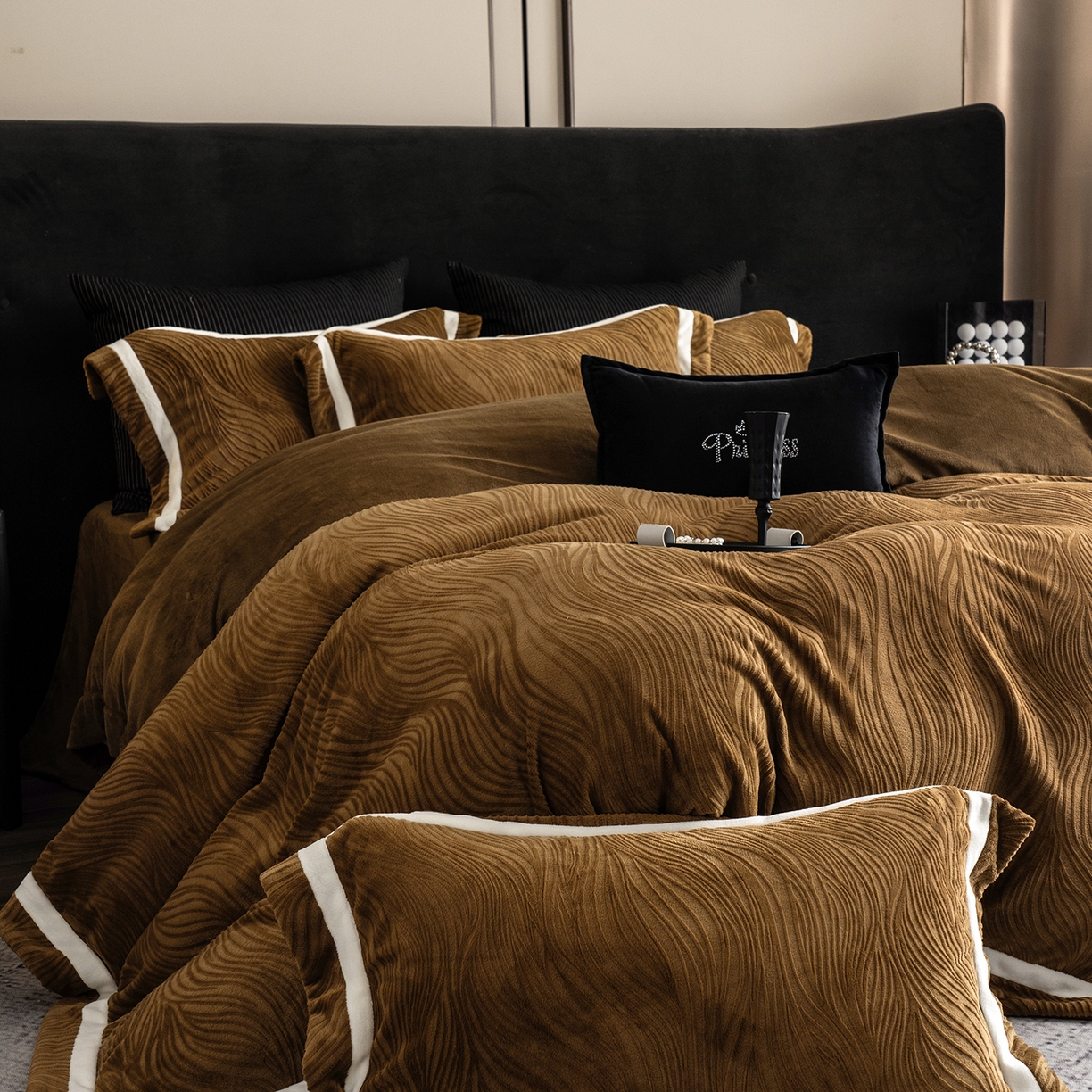 91家纺网 家纺一手货源 找家纺 （总）瑞雪家居 2025新款全消光雕花牛奶绒系列-波流