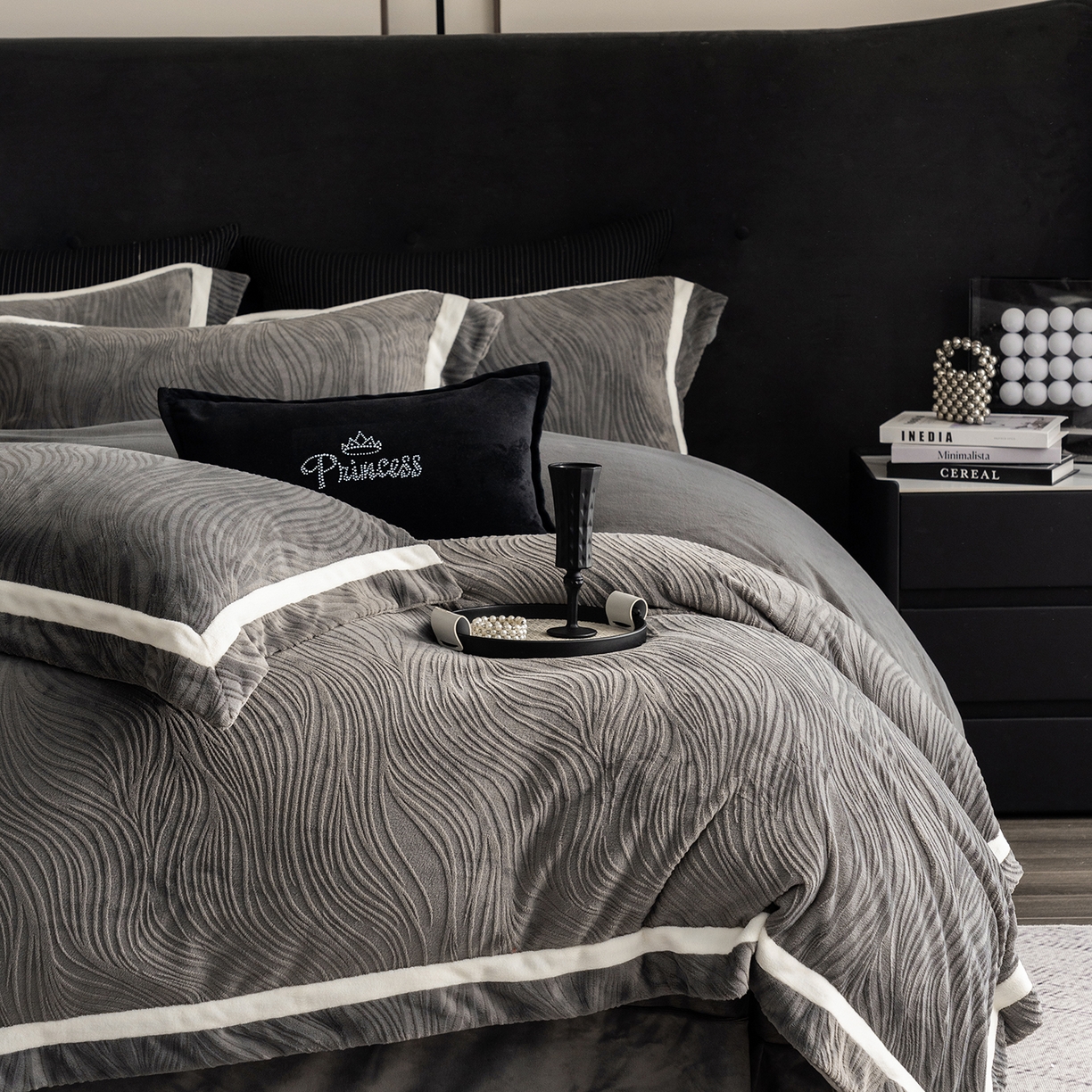 91家纺网 家纺一手货源 找家纺 瑞雪家居 2025新款全消光雕花牛奶绒系列-波流 波流-钛灰