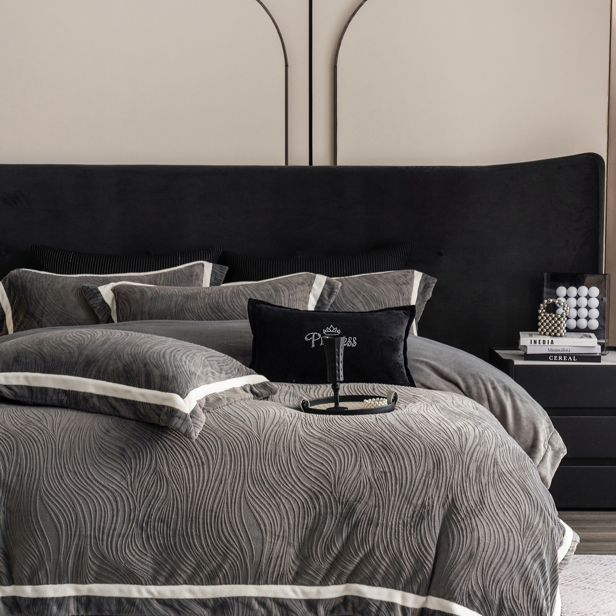 91家纺网 家纺一手货源 找家纺 瑞雪家居 2025新款全消光雕花牛奶绒系列-波流 波流-钛灰