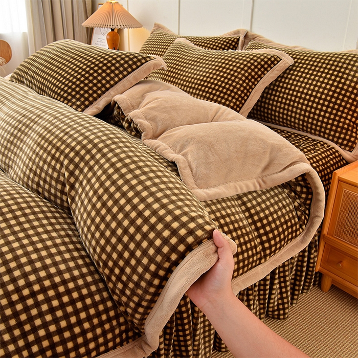 91家纺网 家纺一手货源 找家纺 茉保家纺 2024新款无印风款牛奶绒床盖四件套 咖小格