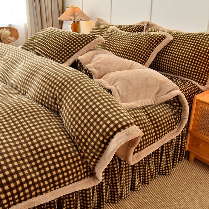 91家纺网 家纺一手货源 找家纺 茉保家纺 2024新款无印风款牛奶绒床盖四件套 咖小格