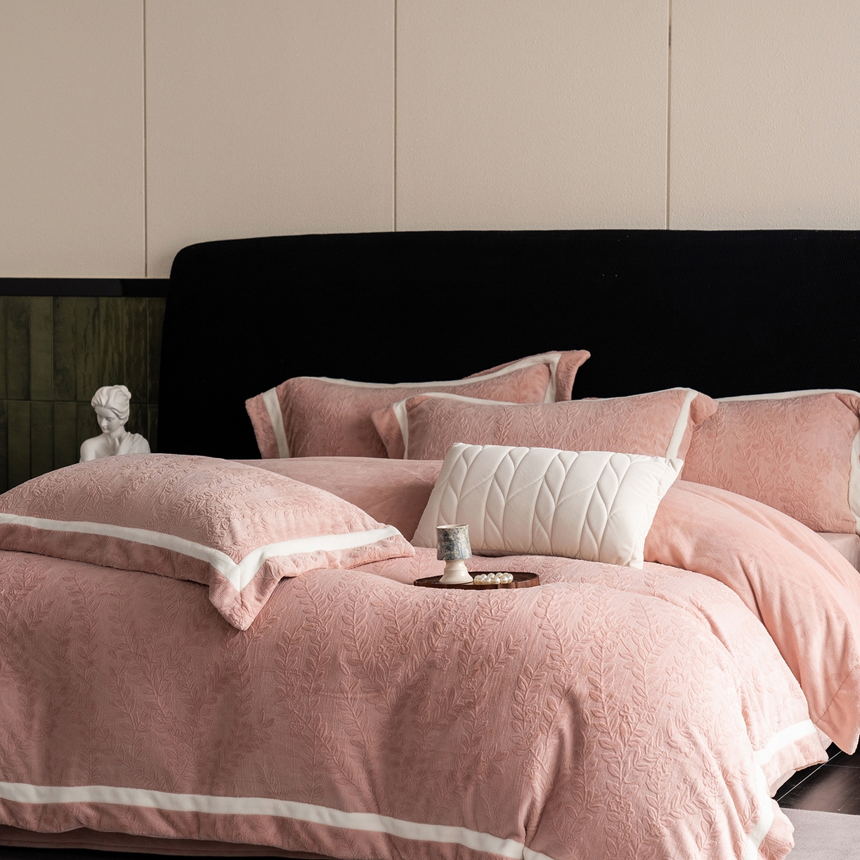 91家纺网 家纺一手货源 找家纺 瑞雪家居 2025新款全消光雕花牛奶绒系列-唛叶 唛叶-豆沙粉