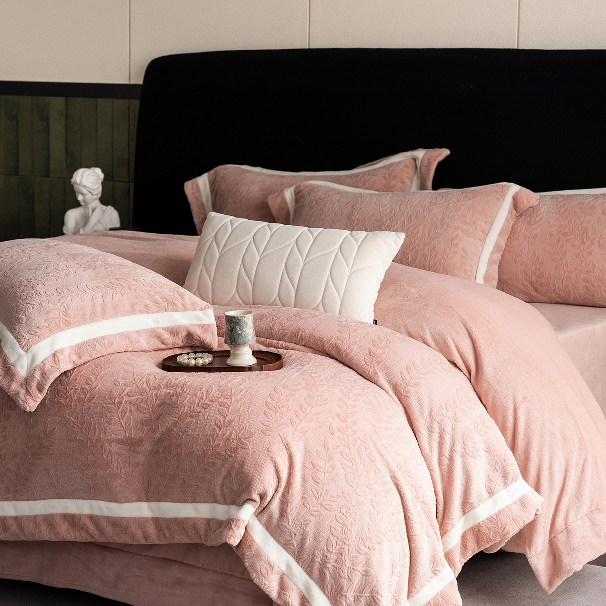 91家纺网 家纺一手货源 找家纺 瑞雪家居 2025新款全消光雕花牛奶绒系列-唛叶 唛叶-豆沙粉