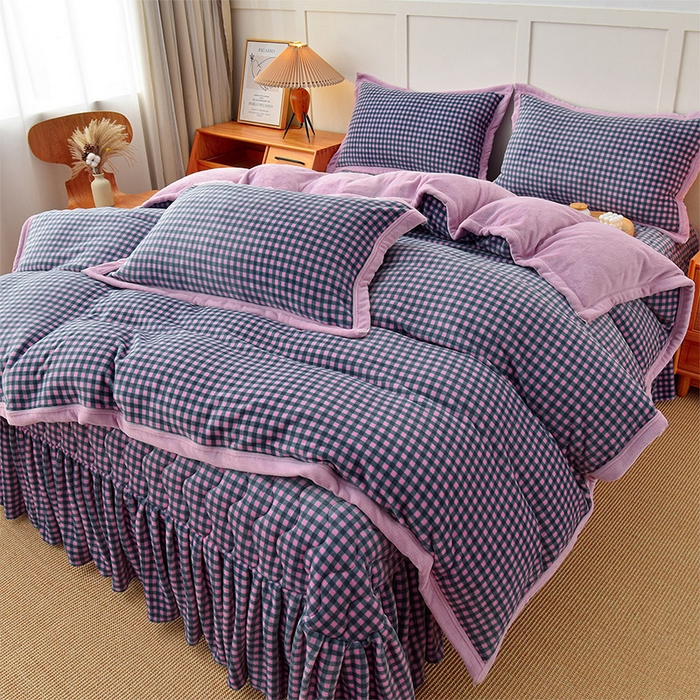 91家纺网 家纺一手货源 找家纺 茉保家纺 2024新款无印风款牛奶绒床盖四件套 紫小格