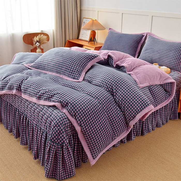 91家纺网 家纺一手货源 找家纺 茉保家纺 2024新款无印风款牛奶绒床盖四件套 紫小格