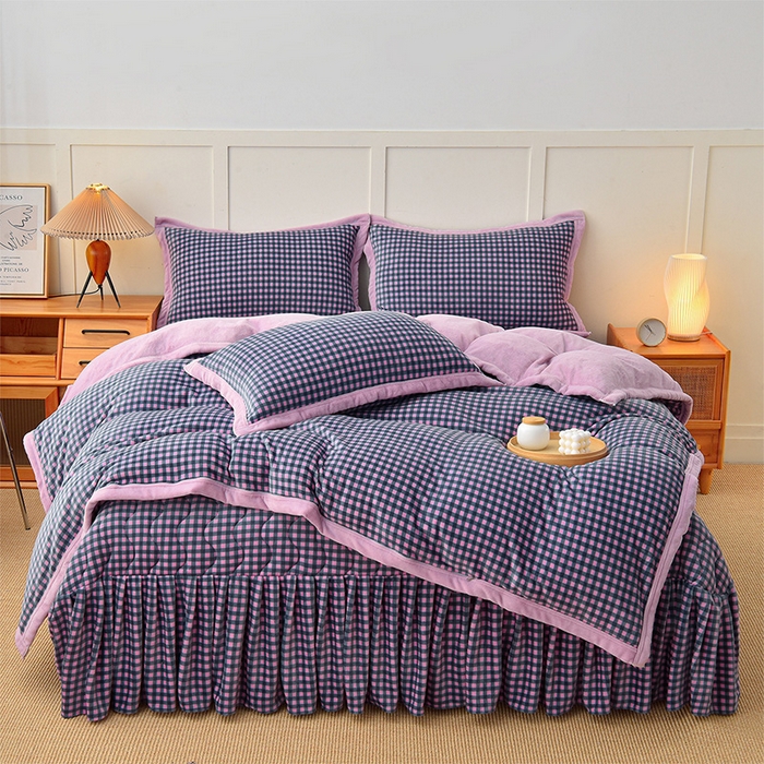 91家纺网 家纺一手货源 找家纺 茉保家纺 2024新款无印风款牛奶绒床盖四件套 紫小格