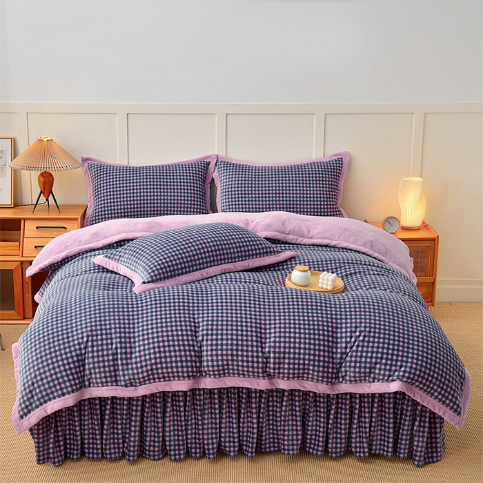 91家纺网 家纺一手货源 找家纺 茉保家纺 2024新款无印风款牛奶绒床盖四件套 紫小格