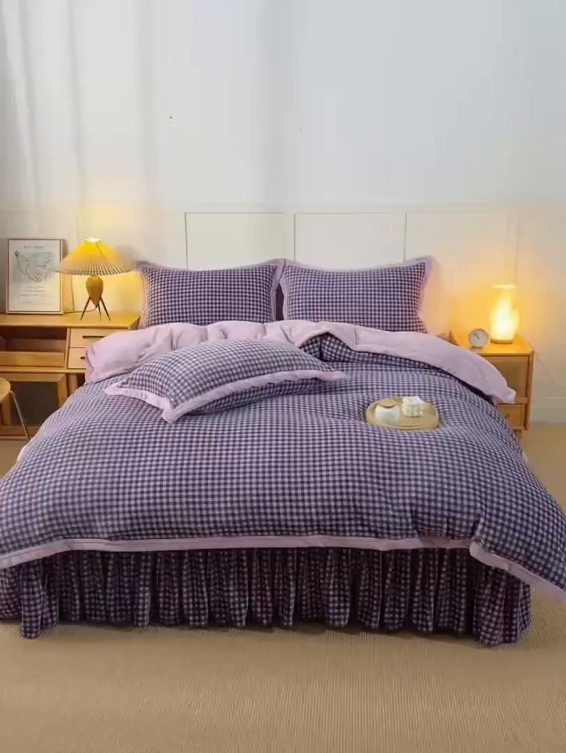 91家纺网 家纺一手货源 找家纺 茉保家纺 2024新款无印风款牛奶绒床盖四件套 紫小格