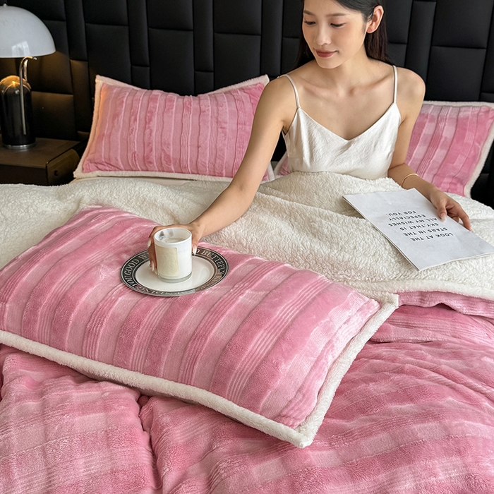 91家纺网 家纺一手货源 找家纺 雅诗帛 2025新款A类玉兔绒北极绒纯色四件套 玉兔粉【双面加绒】