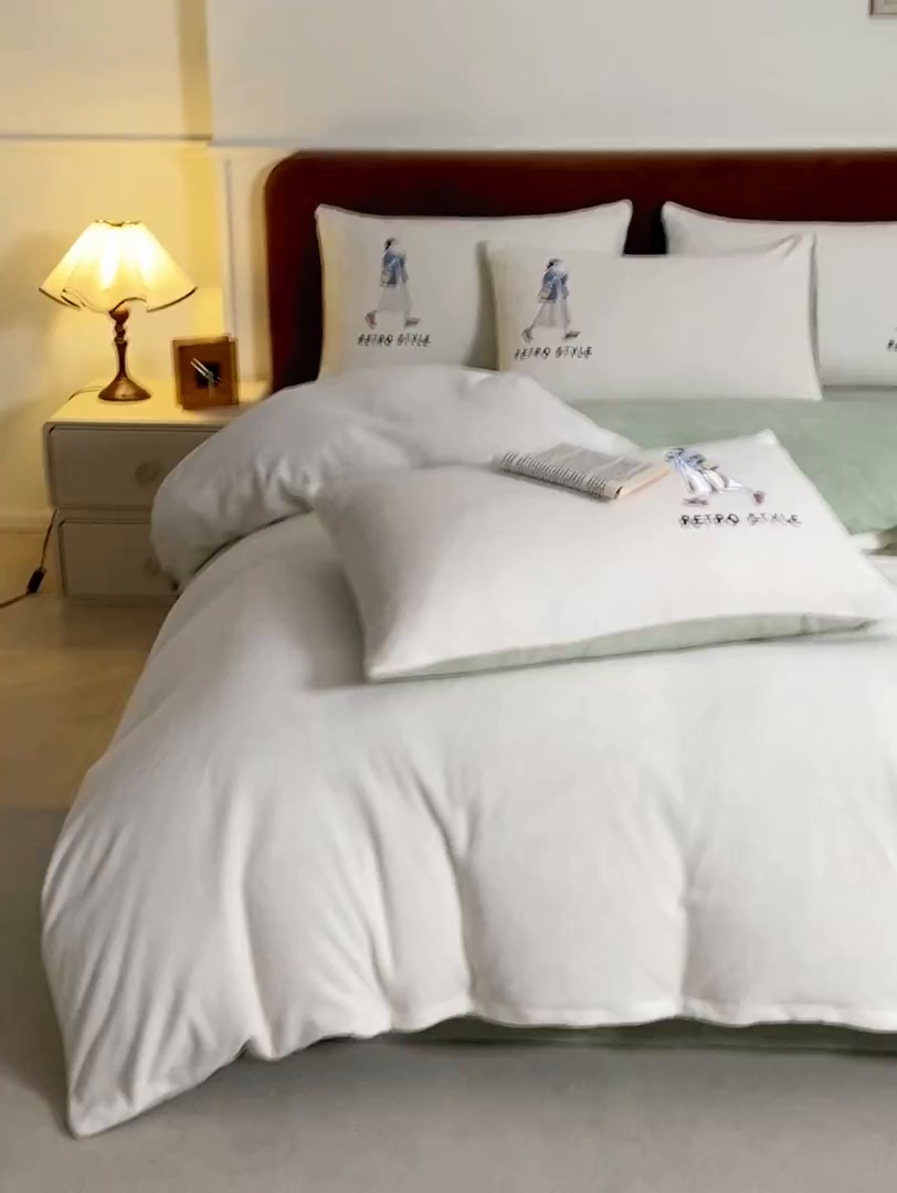 91家纺网 家纺一手货源 找家纺 ONE TWO ONE 121 新品【牛奶绒刺绣四件套】2025毛毯被子四件套单件床单被套床笠珊瑚绒牛奶绒冬被法兰绒兔毛绒 baby-浅绿