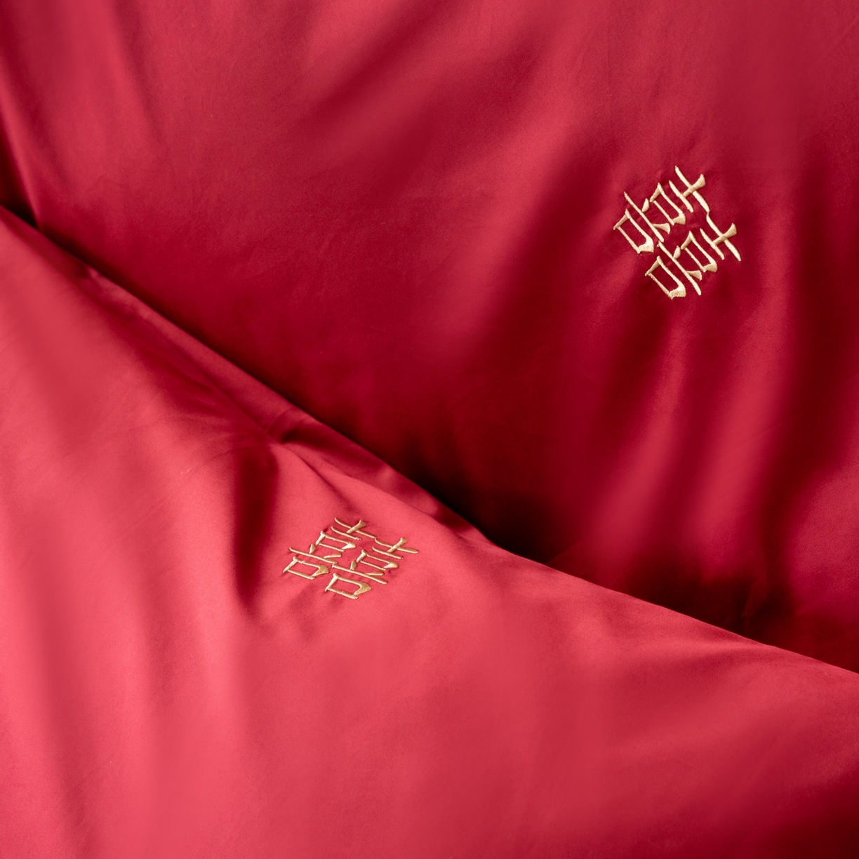 91家纺网 家纺一手货源 找家纺 （总）ONE TWO ONE 121 2025新款100S长绒棉贡缎婚庆四件套-东方喜嫁【提供买家秀】为了各位老板们都有利润空间，平台控价券后不得低于318/338元，感谢您的配合与支持