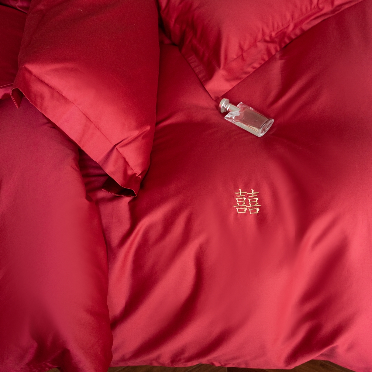 91家纺网 家纺一手货源 找家纺 （总）ONE TWO ONE 121 2025新款100S长绒棉贡缎婚庆四件套-东方喜嫁【提供买家秀】为了各位老板们都有利润空间，平台控价券后不得低于318/338元，感谢您的配合与支持