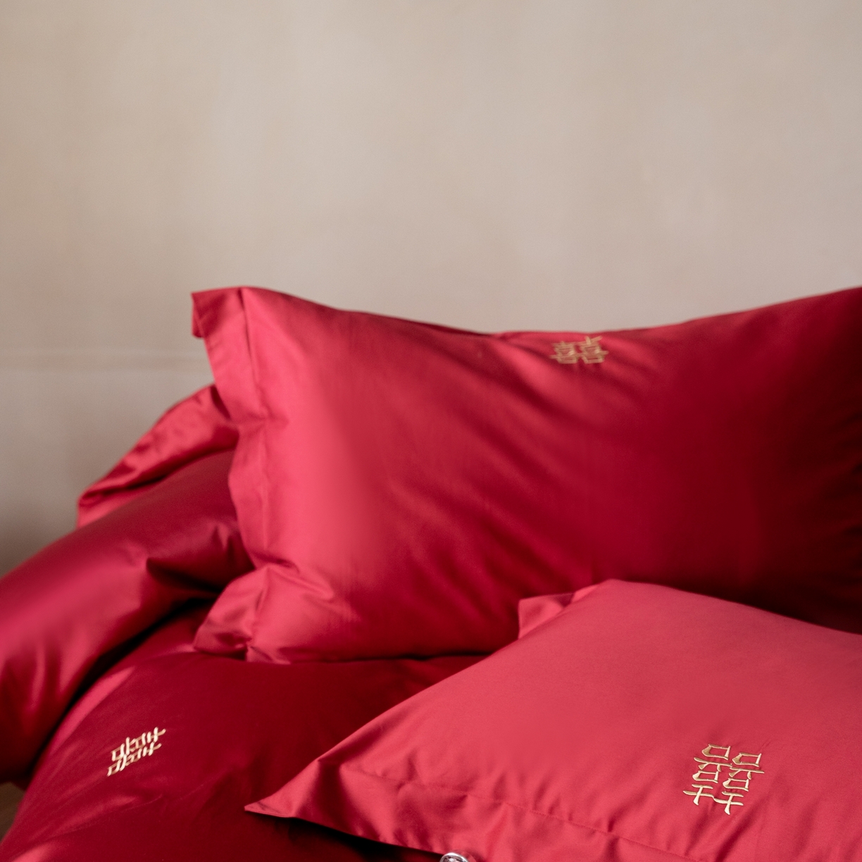 91家纺网 家纺一手货源 找家纺 （总）ONE TWO ONE 121 2025新款100S长绒棉贡缎婚庆四件套-东方喜嫁【提供买家秀】为了各位老板们都有利润空间，平台控价券后不得低于318/338元，感谢您的配合与支持