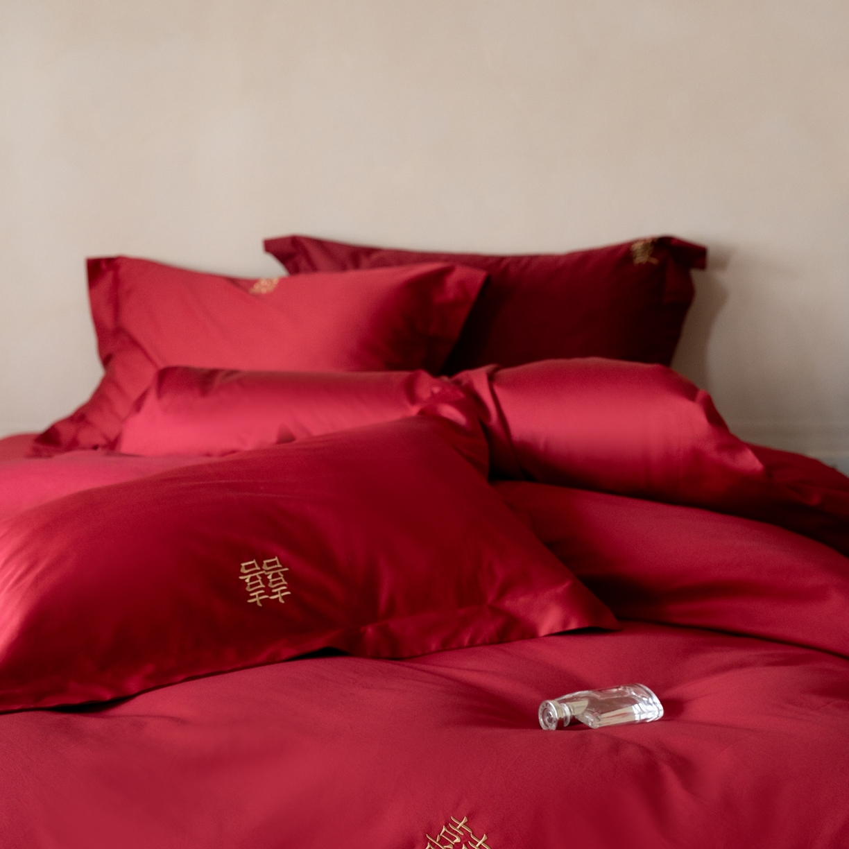 91家纺网 家纺一手货源 找家纺 （总）ONE TWO ONE 121 2025新款100S长绒棉贡缎婚庆四件套-东方喜嫁【提供买家秀】为了各位老板们都有利润空间，平台控价券后不得低于318/338元，感谢您的配合与支持