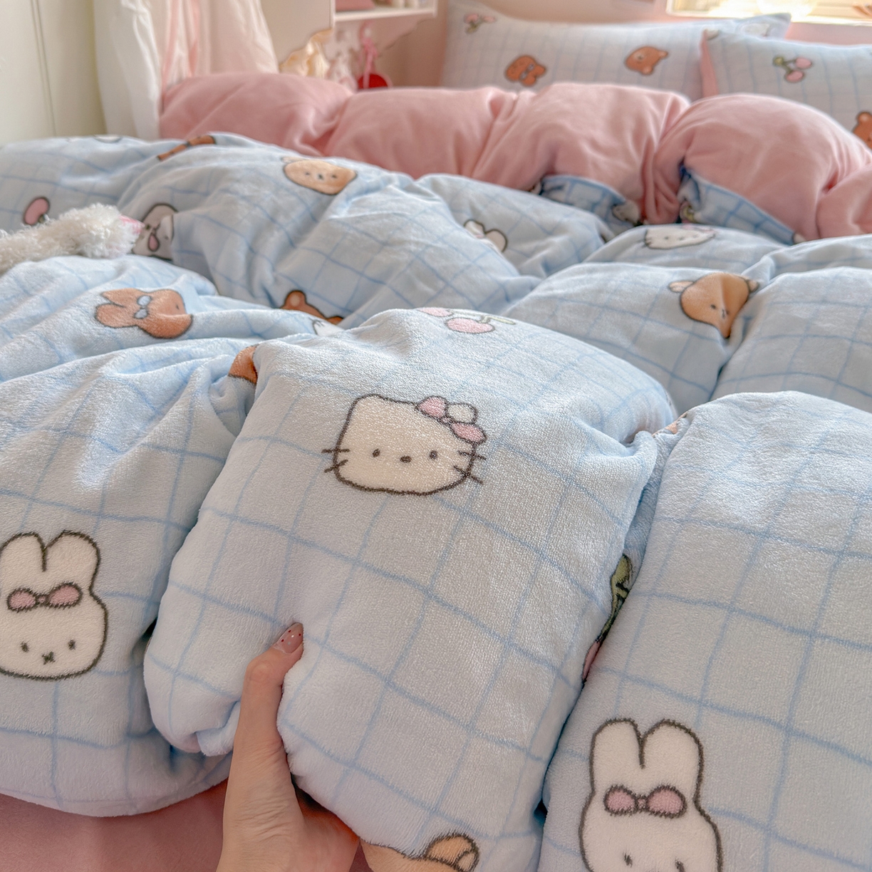 91家纺网 家纺一手货源 找家纺 罗亿家纺 2025新款ins小清新少女奶油卡通可爱加厚200克牛奶绒四件套【3.6公斤】（小红书推荐） 萌仔派对