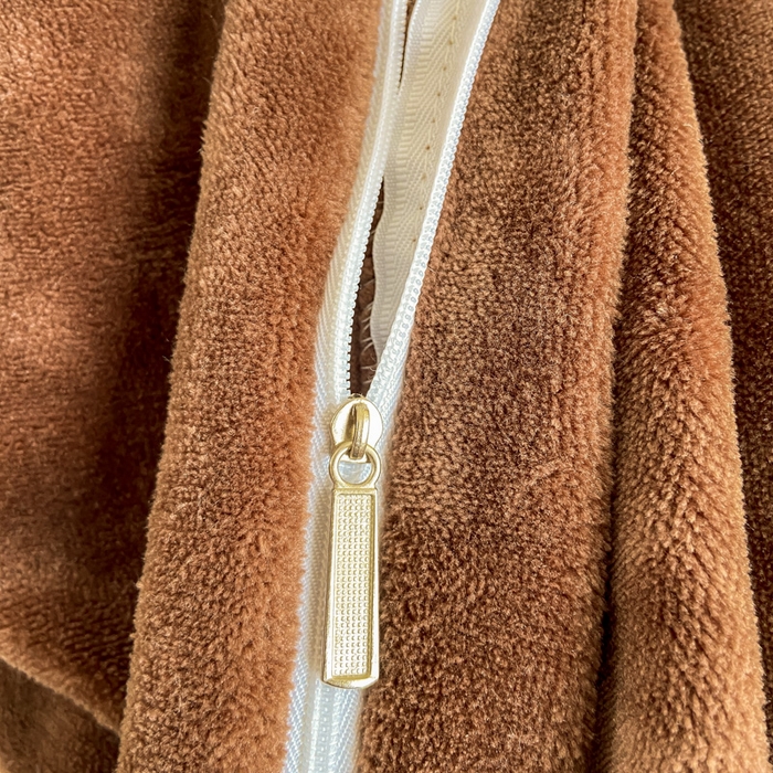 91家纺网 家纺一手货源 找家纺 富馨莱 2025新款牛奶绒纯色双拼被套 绒摩卡色