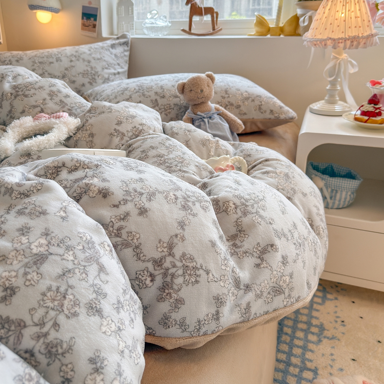 91家纺网 家纺一手货源 找家纺 罗亿家纺 2025新款ins小清新少女奶油卡通可爱加厚200克牛奶绒四件套【3.6公斤】（小红书推荐） 梦栀