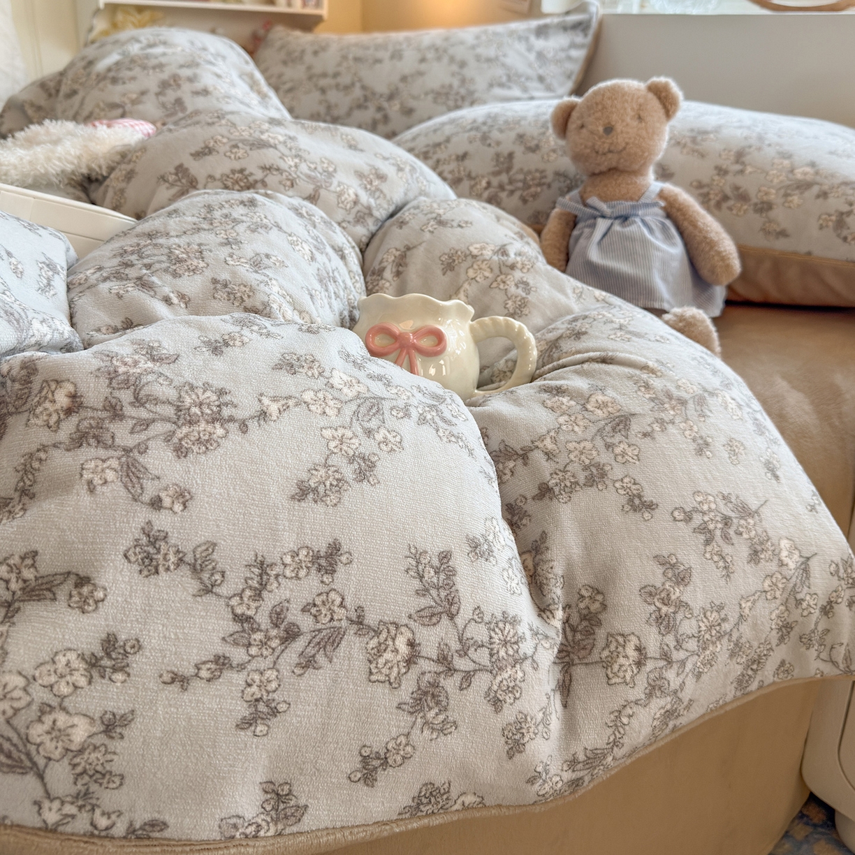 91家纺网 家纺一手货源 找家纺 罗亿家纺 2025新款ins小清新少女奶油卡通可爱加厚200克牛奶绒四件套【3.6公斤】（小红书推荐） 梦栀