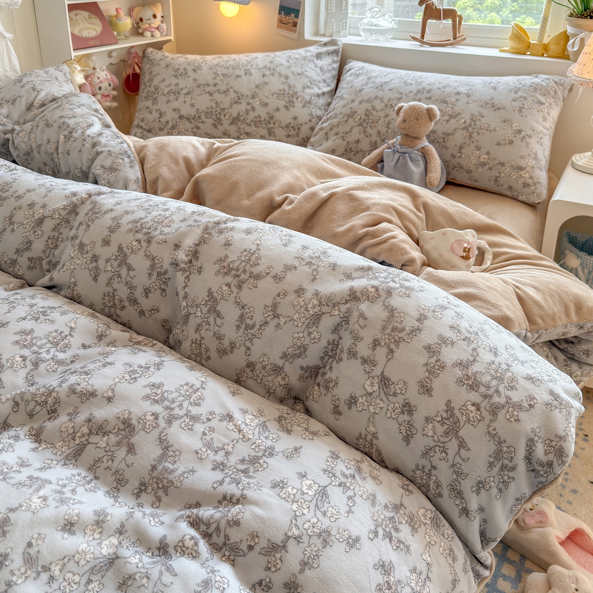 91家纺网 家纺一手货源 找家纺 罗亿家纺 2025新款ins小清新少女奶油卡通可爱加厚200克牛奶绒四件套【3.6公斤】（小红书推荐） 梦栀