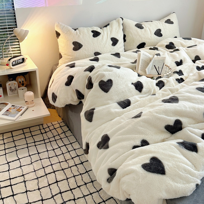 91家纺网 家纺一手货源 找家纺 雅居纺家纺 2025新款高克重兔绒印花四件套-爱心 爱心-灰