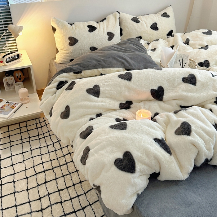 91家纺网 家纺一手货源 找家纺 雅居纺家纺 2025新款高克重兔绒印花四件套-爱心 爱心-灰