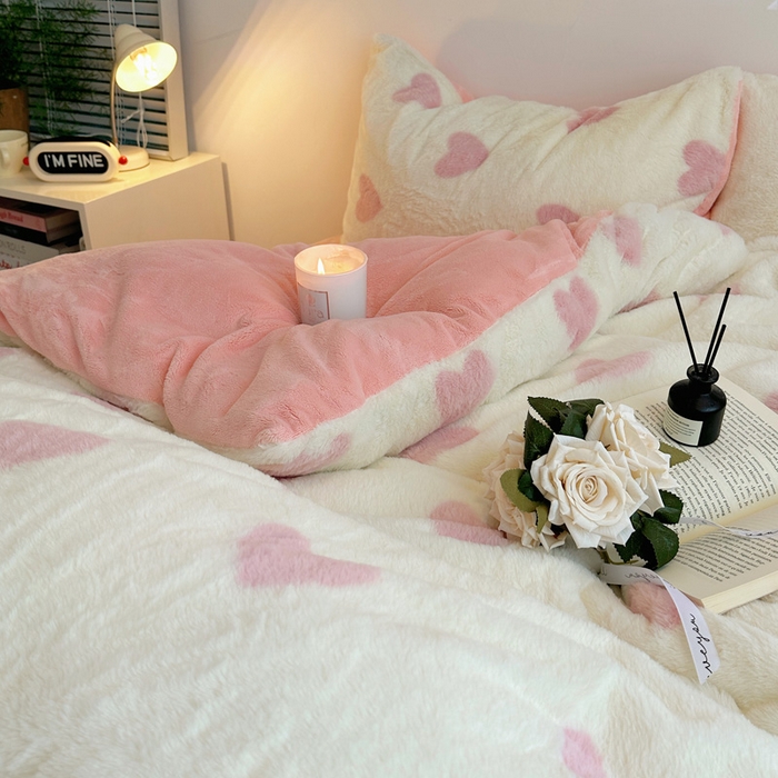 91家纺网 家纺一手货源 找家纺 （总）雅居纺家纺 2025新款高克重兔绒印花四件套-爱心