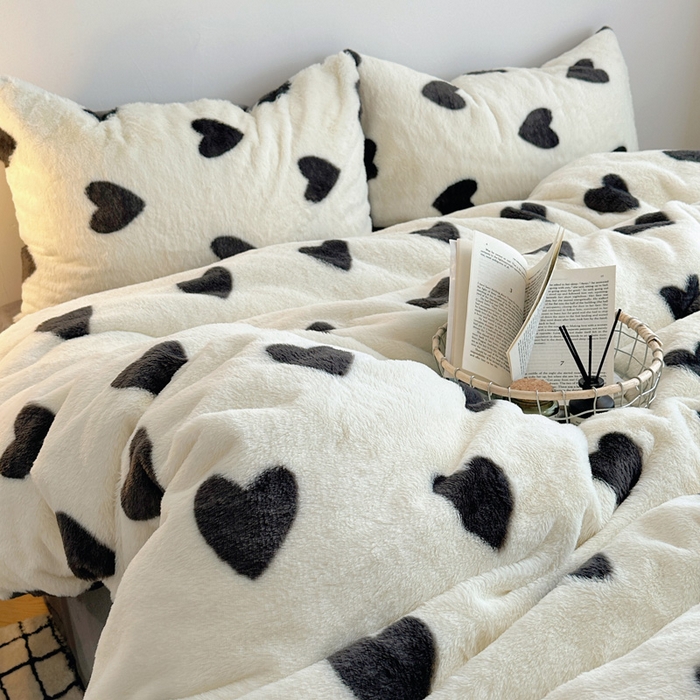 91家纺网 家纺一手货源 找家纺 雅居纺家纺 2025新款高克重兔绒印花四件套-爱心 爱心-灰