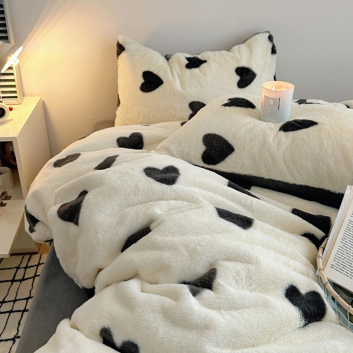 91家纺网 家纺一手货源 找家纺 雅居纺家纺 2025新款高克重兔绒印花四件套-爱心 爱心-灰