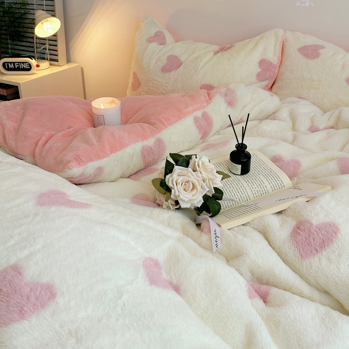 91家纺网 家纺一手货源 找家纺 雅居纺家纺 2025新款高克重兔绒印花四件套-爱心 爱心-粉