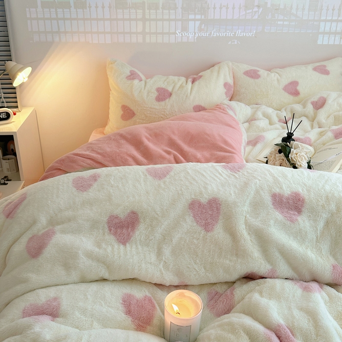 91家纺网 家纺一手货源 找家纺 雅居纺家纺 2025新款高克重兔绒印花四件套-爱心 爱心-粉