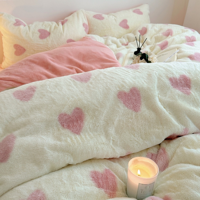 91家纺网 家纺一手货源 找家纺 （总）雅居纺家纺 2025新款高克重兔绒印花四件套-爱心