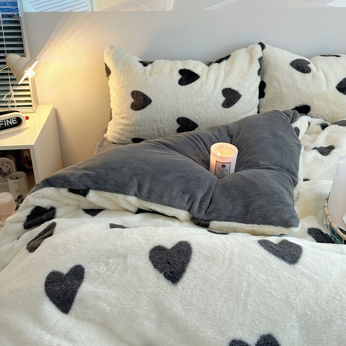 91家纺网 家纺一手货源 找家纺 雅居纺家纺 2025新款高克重兔绒印花四件套-爱心 爱心-灰