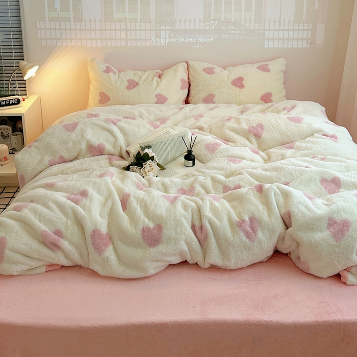 91家纺网 家纺一手货源 找家纺 （总）雅居纺家纺 2025新款高克重兔绒印花四件套-爱心