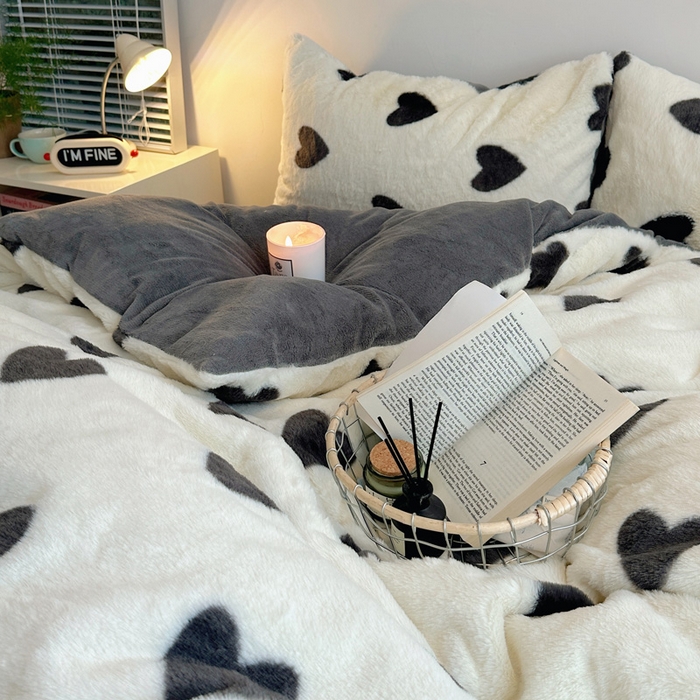 91家纺网 家纺一手货源 找家纺 雅居纺家纺 2025新款高克重兔绒印花四件套-爱心 爱心-灰