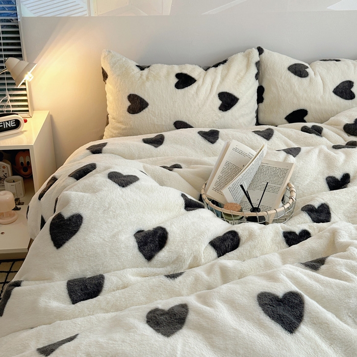 91家纺网 家纺一手货源 找家纺 雅居纺家纺 2025新款高克重兔绒印花四件套-爱心 爱心-灰