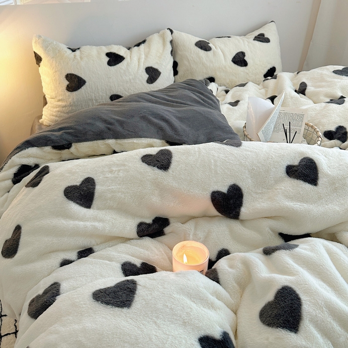 91家纺网 家纺一手货源 找家纺 雅居纺家纺 2025新款高克重兔绒印花四件套-爱心 爱心-灰