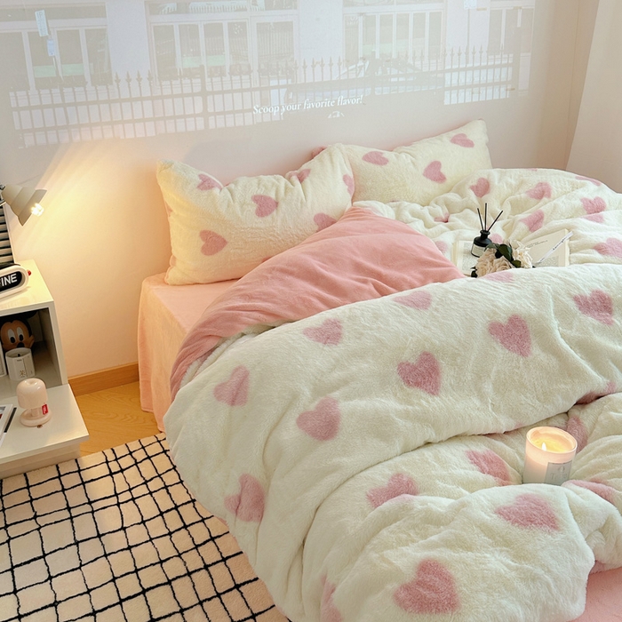 91家纺网 家纺一手货源 找家纺 （总）雅居纺家纺 2025新款高克重兔绒印花四件套-爱心