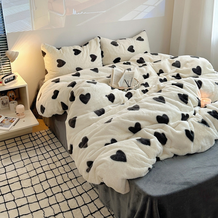 91家纺网 家纺一手货源 找家纺 雅居纺家纺 2025新款高克重兔绒印花四件套-爱心 爱心-灰