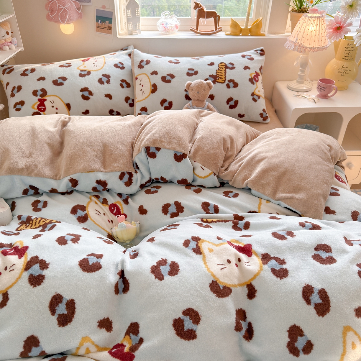 罗亿家纺 2025新款ins小清新少女奶油卡通可爱加厚200克牛奶绒四件套【3.6公斤】（小红书推荐） 喵吃鱼-蓝